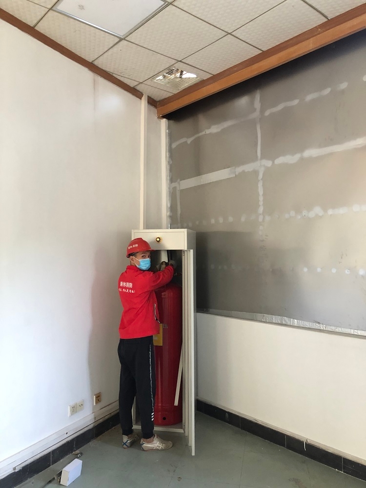 七氟丙烷設(shè)備安裝現(xiàn)場(chǎng) 七氟丙烷設(shè)備安裝現(xiàn)場(chǎng)